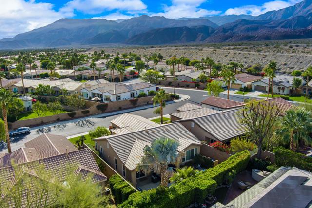 81172 Victoria Lane, La Quinta CA: https://media.crmls.org/mediaz/afedc4f2-5878-402e-96a8-882b7acfc4c3.jpg