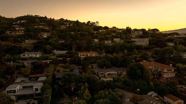 4980 Paradise Drive, Tiburon CA: https://media.crmls.org/mediaz/afedd7ed-e204-4ad6-9b78-6f276b5bb846.jpg