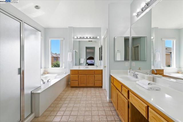 250 BRIDGEWATER RD, Hayward CA: https://media.crmls.org/mediaz/afee28fc-429f-4d99-ba00-f9299253308b.jpg