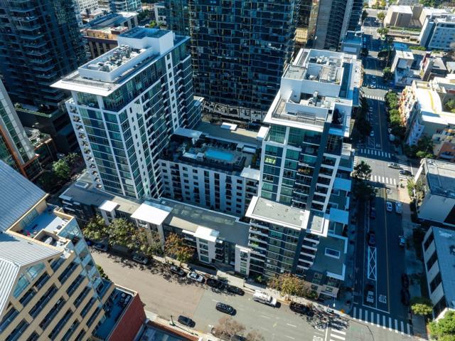 425 W Beech St, San Diego CA: https://media.crmls.org/mediaz/afeececf-a808-4120-9a27-55c91fe078fd.jpg
