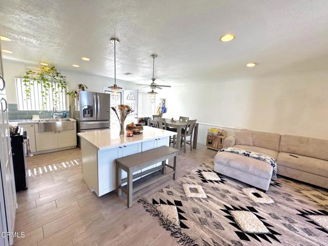 Detail Gallery Image 3 of 13 For 2633 Captains Ave, Port Hueneme,  CA 93041 - 2 Beds | 2 Baths