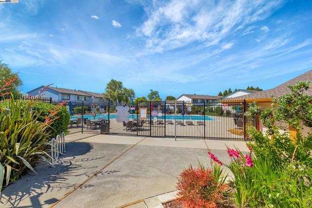 4312 Solano Way, Union City CA: https://media.crmls.org/mediaz/afef1a1d-3485-4f18-9a05-ff906ff3662c.jpg