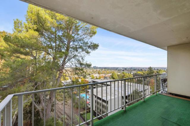 300 Davey Glen Road, Belmont CA: https://media.crmls.org/mediaz/afef1f3d-aa89-4f2e-8cd7-a845ce1ee650.jpg