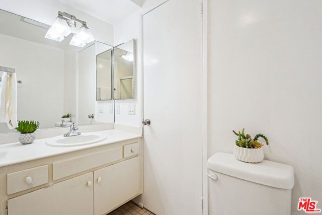 13065 Mindanao Way, Marina del Rey CA: https://media.crmls.org/mediaz/afef28b3-265c-4538-a090-a9cca70e2025.jpg