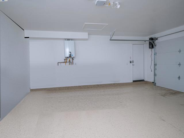 532 Heathcliff Dr, Pacifica CA: https://media.crmls.org/mediaz/afefa906-192c-49f9-979b-d49893fe5748.jpg