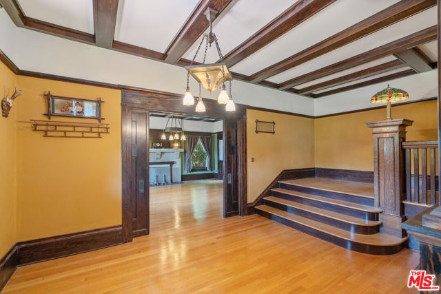 1049 Elden Avenue, Los Angeles CA: https://media.crmls.org/mediaz/aff03a07-8c23-4cbe-ab5d-d26c2f82bacf.jpg