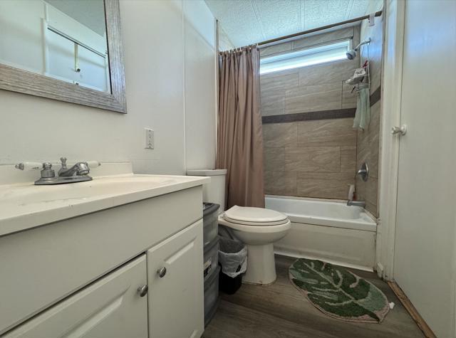 15500 Bubbling Wells Road, Desert Hot Springs CA: https://media.crmls.org/mediaz/aff05cf4-8bd1-4cad-ba71-a5958f8e72fc.jpg