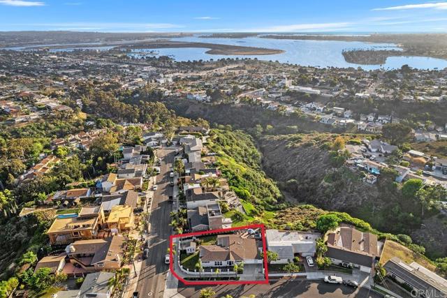 4704 Jumano Avenue, San Diego CA: https://media.crmls.org/mediaz/aff08ba0-7960-468b-8cbe-ba7dc66a4e5e.jpg