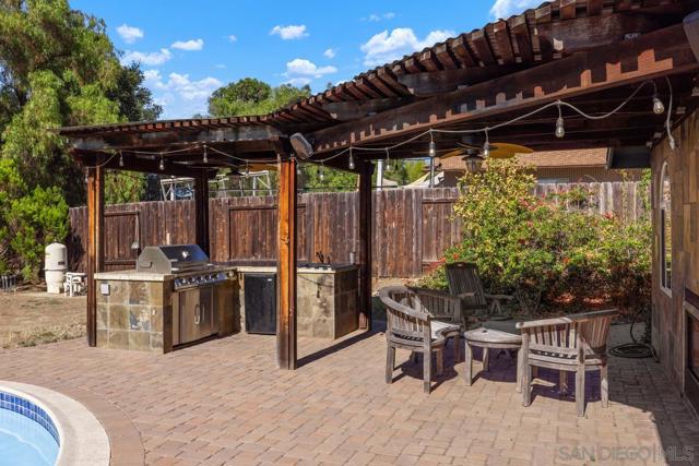 1140 Cloverleaf Dr, El Cajon CA: https://media.crmls.org/mediaz/aff0942d-f0e9-4111-b4ff-7ac3386dd44c.jpg