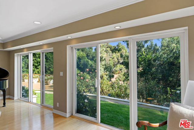 12750 Mulholland Drive photo 8