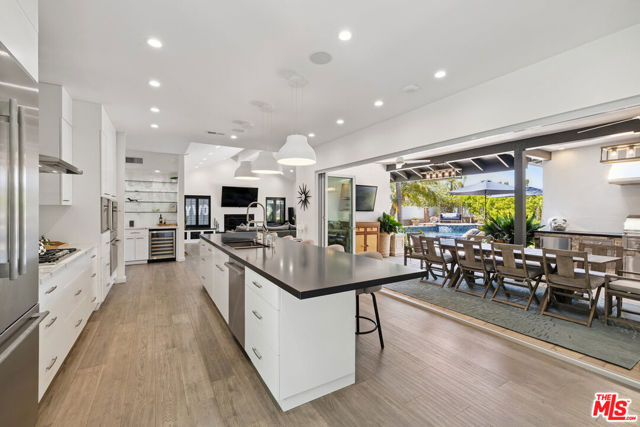 18141 Green Meadow Drive, Encino CA: https://media.crmls.org/mediaz/aff0ebab-7343-4860-8596-930b6b9b7003.jpg