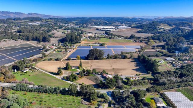1051 San Miguel Cyn Road, Royal Oaks CA: https://media.crmls.org/mediaz/aff0f4b0-291b-46e5-86e5-c59bac2d3da6.jpg