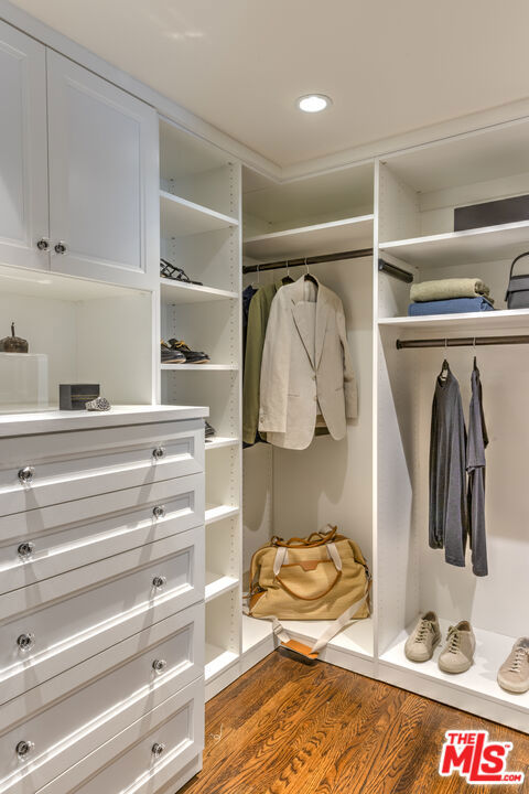 1857 Benedict Canyon Drive, Beverly Hills CA: https://media.crmls.org/mediaz/aff10bdb-7687-4520-b34c-87dcb2cf914c.jpg