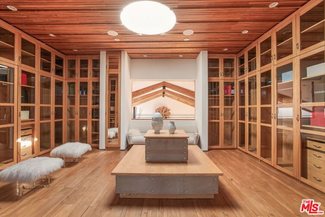 345 W Channel Road, Santa Monica CA: https://media.crmls.org/mediaz/aff17e06-276d-4cab-b911-2f7be8ea252e.jpg