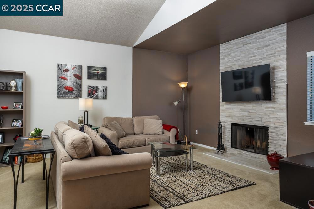 1086 Maywood Ln