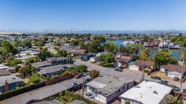 1633 Roberta Drive, San Mateo CA: https://media.crmls.org/mediaz/aff1b722-6d2b-4cfe-bb8e-4945f90f38d7.jpg