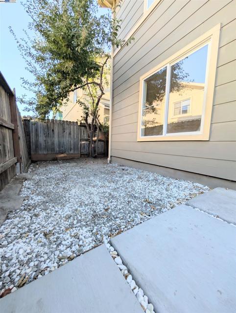158 Fairview Ave, Bay Point CA: https://media.crmls.org/mediaz/aff21dc4-decd-445c-9d57-ae0f33e6e93b.jpg