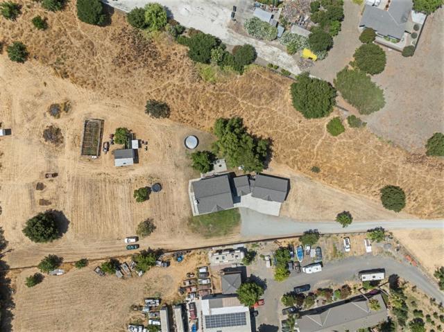695 Hospital Road, Hollister CA: https://media.crmls.org/mediaz/aff2e57c-f8ab-484f-8c10-cf764601191f.jpg