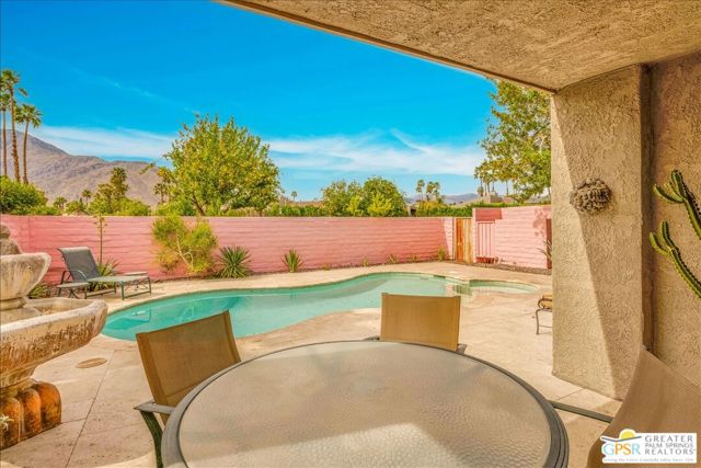 2861 Sundance Circle, Palm Springs CA: https://media.crmls.org/mediaz/aff2f970-2231-48aa-b60d-5b70cc4fd64a.jpg