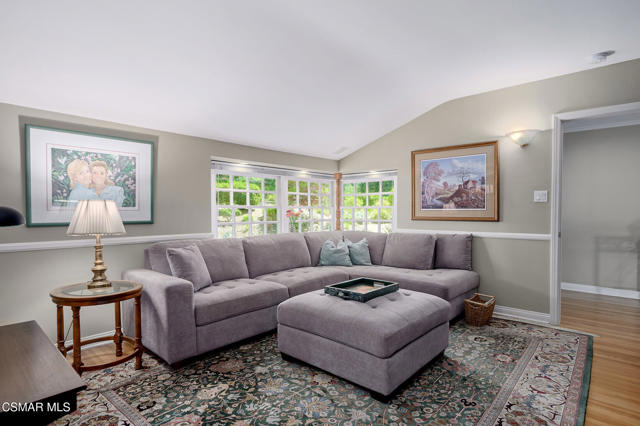 22101 Mulholland Drive, Woodland Hills CA: https://media.crmls.org/mediaz/aff30ab2-d40d-4a53-9ace-ae4bf4d2b04b.jpg