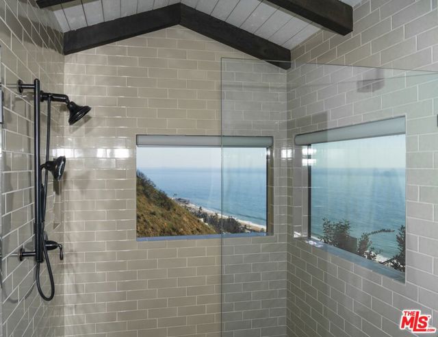 21607 Rambla Vista, Malibu CA: https://media.crmls.org/mediaz/aff351ac-b098-4082-8d33-9f4551c2947d.jpg