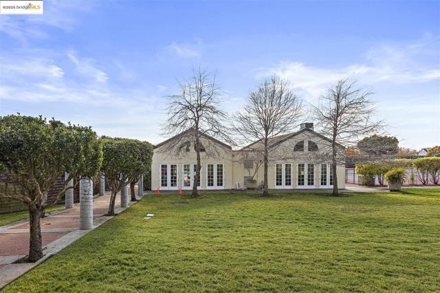 1301 Quarry Ct, Richmond CA: https://media.crmls.org/mediaz/aff3efdb-8d0b-4461-8dde-bb57dcb86789.jpg