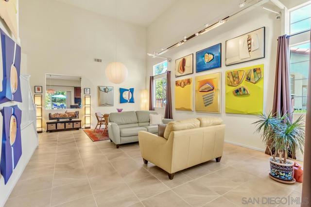 43054 Manchester Ct, Temecula CA: https://media.crmls.org/mediaz/aff423bc-0737-4b1a-a135-592512aaada7.jpg