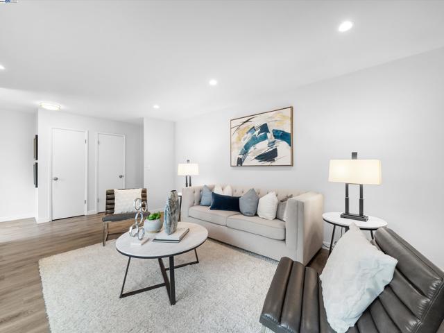 17914 Joseph Dr, Castro Valley CA: https://media.crmls.org/mediaz/aff509d5-722c-478c-a8f3-60d8752c1240.jpg