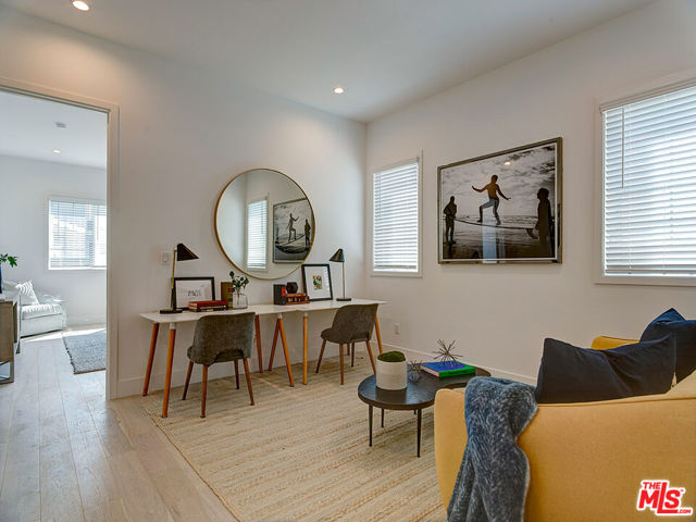 11979 Mayfield Avenue, Los Angeles CA: https://media.crmls.org/mediaz/aff52572-a0e9-4ec8-a100-ab5523198003.jpg