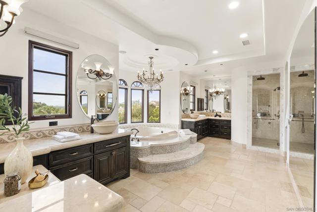 18233 Via Ambiente, Rancho Santa Fe CA: https://media.crmls.org/mediaz/aff54e9a-67f2-4fd1-a5bb-692495eaaa90.jpg