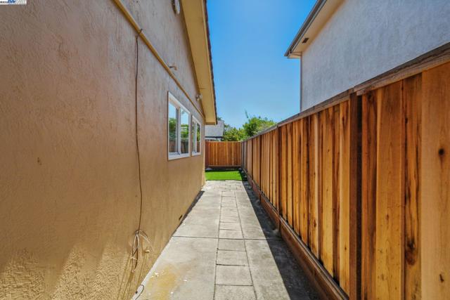 420 Camden Rd, Alameda CA: https://media.crmls.org/mediaz/aff57ca9-152a-4188-bfef-66e0c7b2885a.jpg