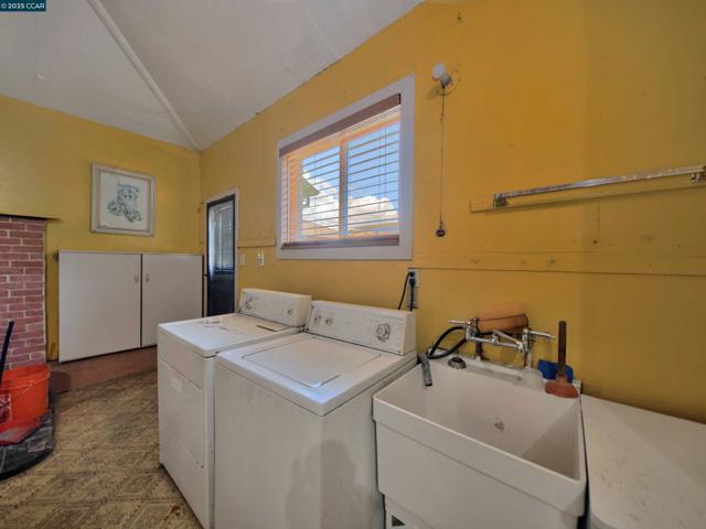 848 Linda Vista Street, San Jose CA: https://media.crmls.org/mediaz/aff5b3c6-2dba-4a8b-90ae-c5159fcf7566.jpg