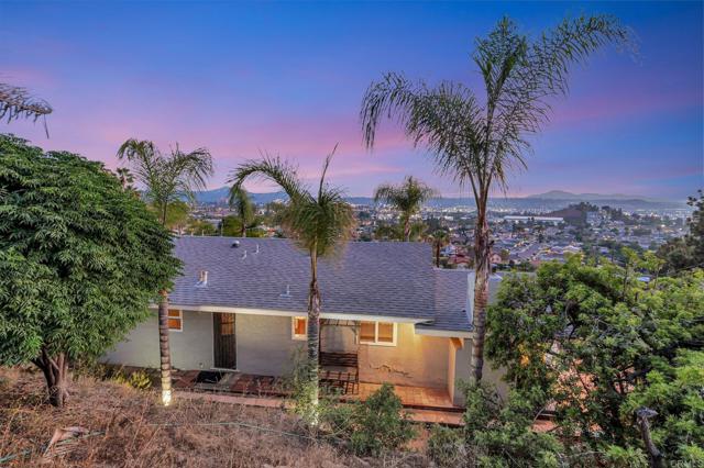 1106 Dawnridge Avenue, El Cajon CA: https://media.crmls.org/mediaz/aff64e39-172e-4e3c-a1c3-eb4dc691f3a7.jpg