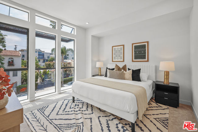 1200 N Orange, West Hollywood CA: https://media.crmls.org/mediaz/aff66937-694c-459c-9eb6-885406082848.jpg