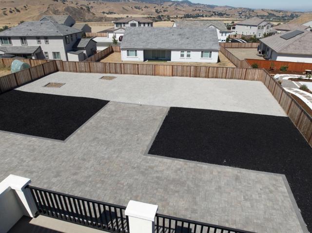 172 Vienna Way, Hollister CA: https://media.crmls.org/mediaz/aff6978f-38e0-4daf-994c-b3f5f2a5cdd3.jpg