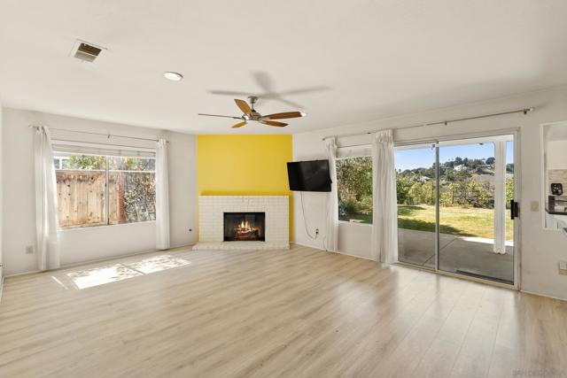 2332 Back Nine St, Oceanside CA: https://media.crmls.org/mediaz/aff6a854-caac-4771-a620-b8aad3fde42b.jpg