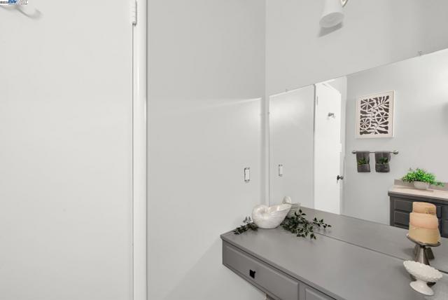 Image 20 of 32 For 3627 Loma Vista Ave