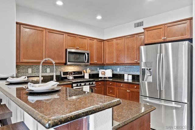5439 Soho View Ter, San Diego CA: https://media.crmls.org/mediaz/aff7686c-6b10-4433-908e-6a7221e2a3b3.jpg