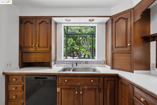 Image 31 of 47 For 2119 Derby St