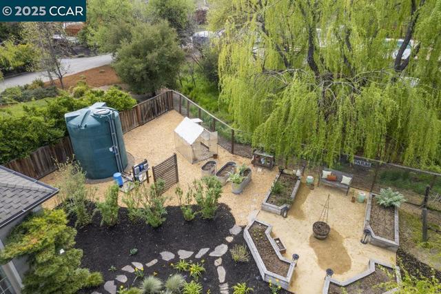 21 Meadow Lake Dr, Danville CA: https://media.crmls.org/mediaz/aff87bb0-5bf9-4249-9a73-5fbac7c7a4d2.jpg