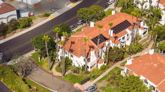 9302 Twin Trails Dr, San Diego CA: https://media.crmls.org/mediaz/aff97eba-4ded-4f84-80d0-53970734d2f2.jpg