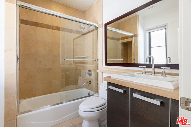 8788 Shoreham Drive, West Hollywood CA: https://media.crmls.org/mediaz/affa003c-e1c3-45c7-82a8-c81c9ee7db5e.jpg
