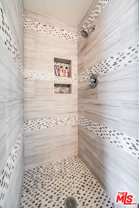3909 Glenridge DriveSherman Oaks image #24