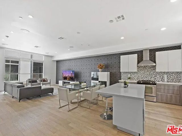 6728 W Hepburn Way, Los Angeles CA: https://media.crmls.org/mediaz/affbb968-e15e-4c7d-bab6-c2cccd99b09b.jpg
