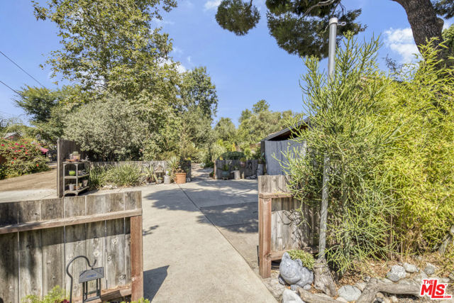 991 Palm Terrace, Pasadena CA: https://media.crmls.org/mediaz/affbce8a-011f-417b-b5ad-34d6bb35b19e.jpg