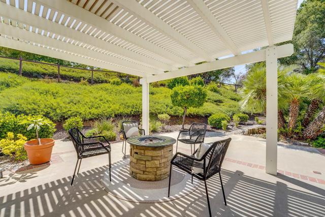 3302 Vista Rocosa, Escondido CA: https://media.crmls.org/mediaz/affbd977-42aa-410d-996f-4cf0afd8cccd.jpg