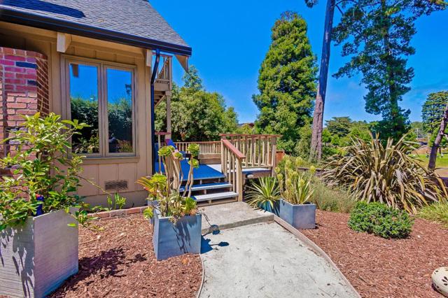 135 Seabreeze Place, Aptos CA: https://media.crmls.org/mediaz/affc2165-e529-40de-afa1-c604dd66f8e7.jpg
