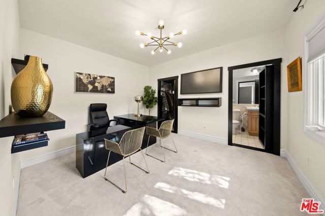 25043 Abercrombie Lane, Calabasas CA: https://media.crmls.org/mediaz/affc36d7-ab46-4c0e-b6a7-4185e2d8ba7b.jpg