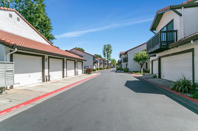 771 Williamsburg Way, Gilroy CA: https://media.crmls.org/mediaz/affc416b-09fc-46ce-a34f-0aedafad0763.jpg