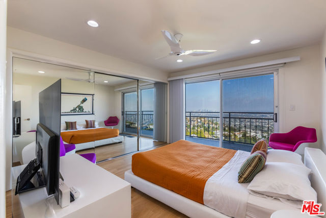 1556 Blue Jay Way, Los Angeles CA: https://media.crmls.org/mediaz/affc5ad9-32c8-4375-9a71-6e7288673db5.jpg